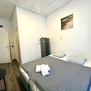 Aradi With Private Bathroom In The Centre Privatunterkunft